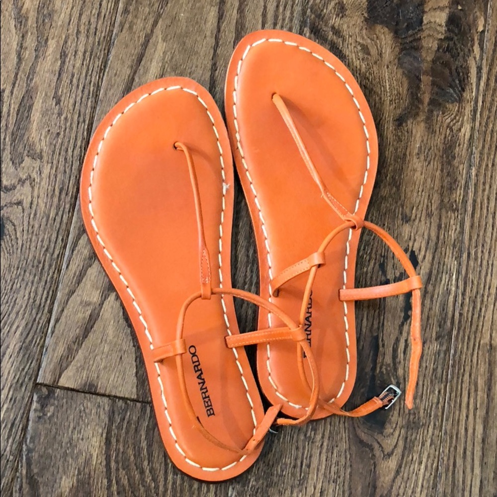 Bernardo flat sandals